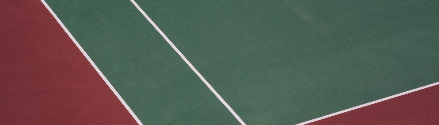 Pressure-washer-cleaning-services-for-tennis-courts